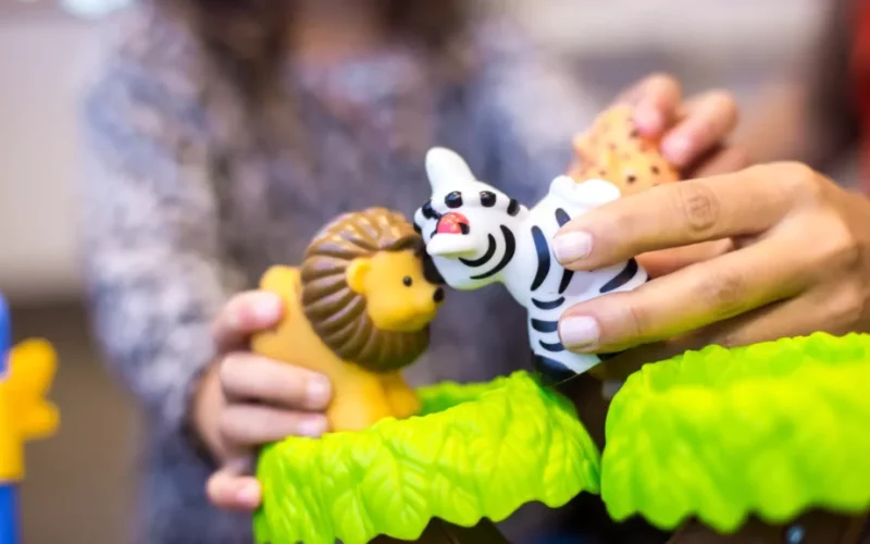 Building Social Skills with Confidence and Individuality: A Guide for Parents